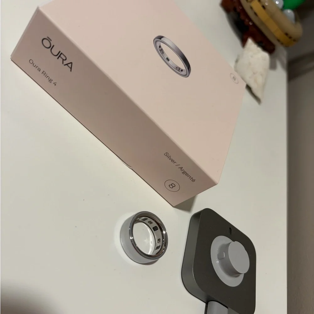 Oura ring 4 size 8 Wth charger (chrgr is $100 alone giving away for free)